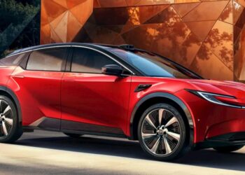 Toyota apresenta o bZ5 que chega com baterias da BYD