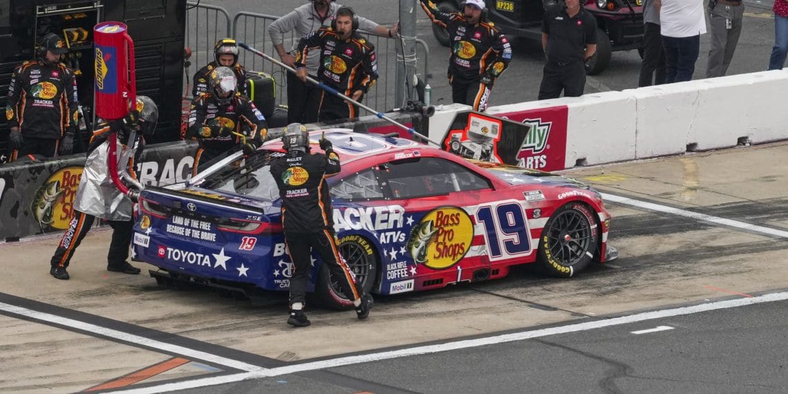 Chase Briscoe Seizes Third Season Pole Victory in Nashville Speedway Showdown