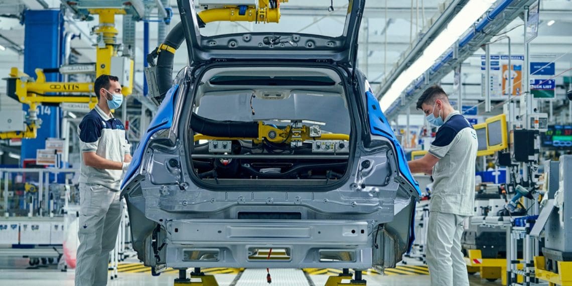 Trabalhadores da Stellantis e da Ferrari em Itália com aumento salarial de 6,6%