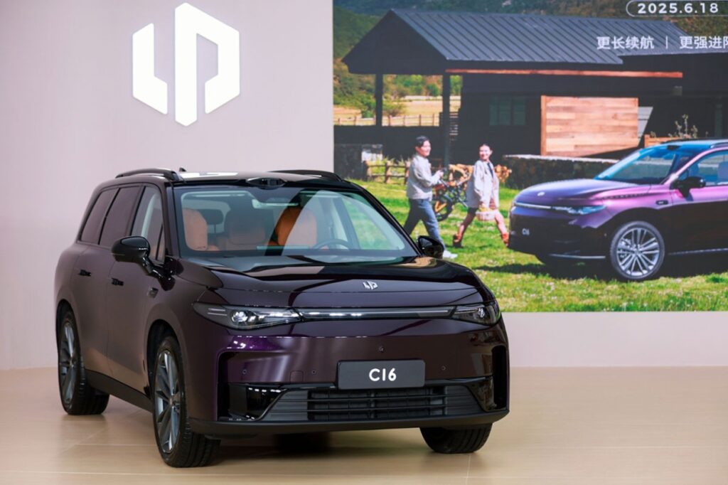 Renovado Leapmotor C16 ganha versão de cinco lugares
