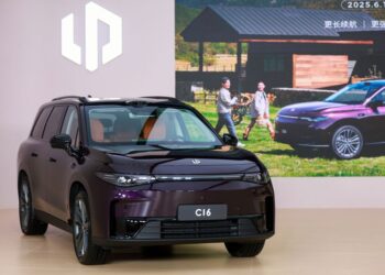 Renovado Leapmotor C16 ganha versão de cinco lugares