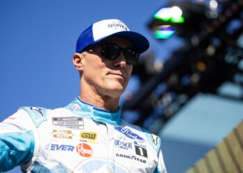 Kevin Harvick Sparks Controversy with Shocking Tire Mechanic Revelation! Sonoma Incident Explained