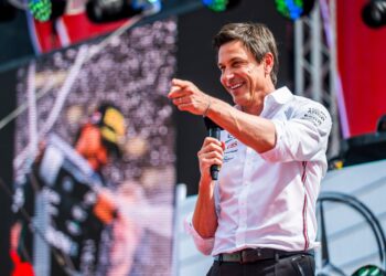 Toto Wolff Reveals Shocking Truth About Relationship with Hamilton: Secrets, Flirt, and Racing Rivalry