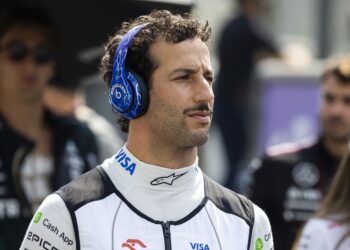 Daniel Ricciardo Embraces Retirement: Shocks Fans with Surprising Public Appearance and Revelations