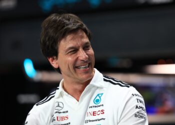 Toto Wolff’s Sinister Negotiation Tactics Exposed: Is George Russell in Peril at Mercedes?