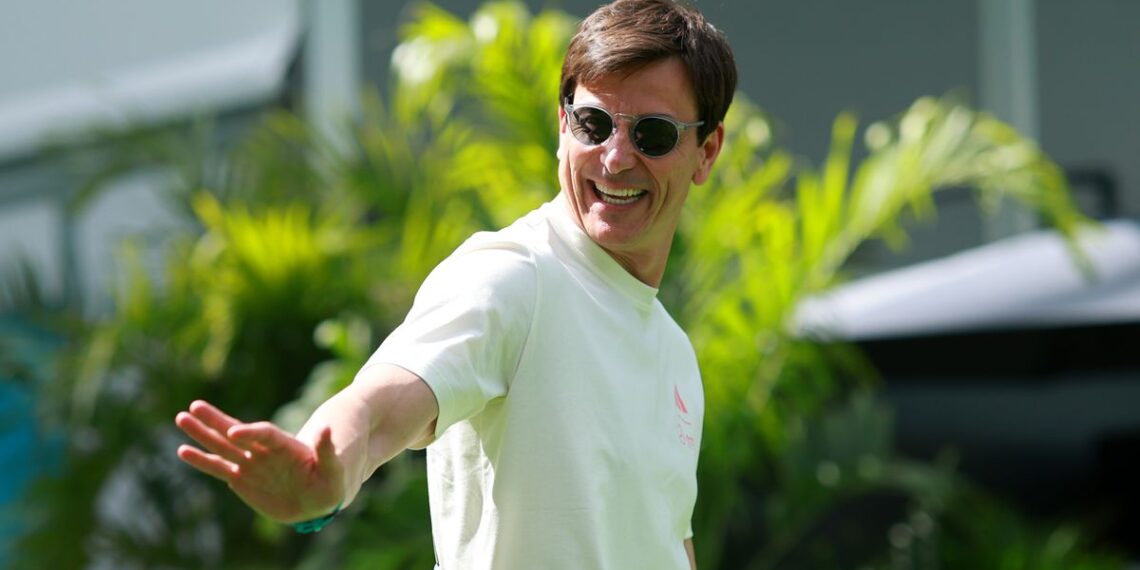 Toto Wolff’s Shocking Encounter with Max Verstappen Sends F1 Fans into Frenzy