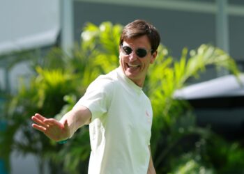 Toto Wolff’s Shocking Encounter with Max Verstappen Sends F1 Fans into Frenzy