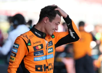 Lando Norris’s Perilous Plunge: Unraveling the High-Stakes Battle Against Oscar Piastri