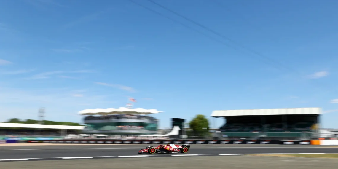 Lewis Hamilton’s Supersonic Show: F1 Ace Dominates FP1 at Silverstone, Leaves Competitors Stunned