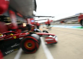 Lewis Hamilton’s FUEL NIGHTMARE! Ferrari Blunder Threatens British GP Pole Bid