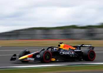 Max Verstappen Ignites Silverstone Showdown – F1’s Unpredictable Battle Unleashed!