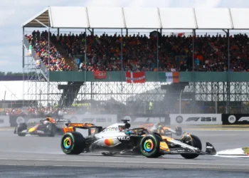 Oscar Piastri Dominates F1 British GP! Can Lewis Hamilton Secure Historic Home Win?