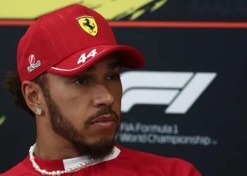 Lewis Hamilton’s Secret Meetings with Ferrari Chiefs to Transform F1 Destiny and Car