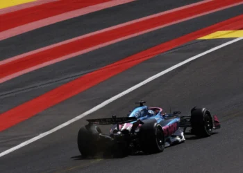 F1 Drama Unfolds: Gasly Escapes Penalty Despite ‚Tow‘ Controversy – Stewards‘ Shocking Decision