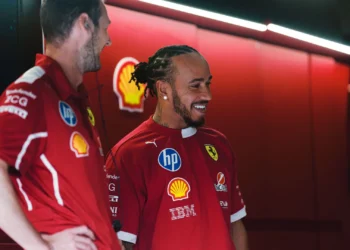 Lewis Hamilton and Lando Norris Ignite F1 Fandom Explosion – Unveiling 2025 Global Phenomenon