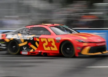 Alex Bowman blasts Bubba Wallace in fiery NASCAR clash: „Ran me into the fence“