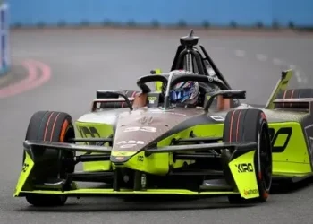 Cassidy Snatches London E-Prix Pole from Penalized Ticktum in Dramatic Turn of Events