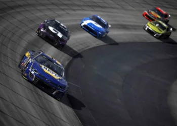 Chase Elliott’s Pit Strategy Fiasco Sparks Outrage as Victory Slips Away in Dramatic NASCAR Showdown