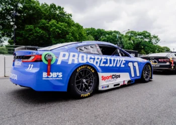 NASCAR Showdown: Denny Hamlin’s Explosive Rant Lashes Out at Rival Driver in Dover