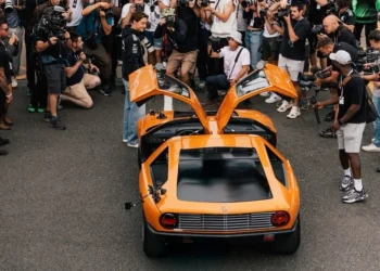 Video – George Russell Unleashes Priceless Retro Supercar Fury at British GP!