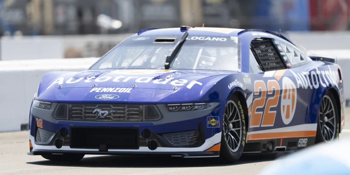 Explosive Feud Alert: Joey Logano vs. Ross Chastain – Rivalry Reignites in NASCAR Showdown