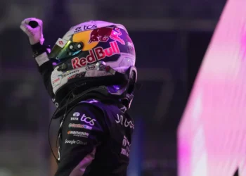 Jaguar’s Nick Cassidy Dominates London Race, Mitch Evans‘ Heartbreaking Collapse