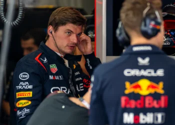 Max Verstappen’s Shocking Move to Mercedes Confirmed by McLaren Boss – Championship Drama Unfolds