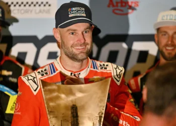 Shane van Gisbergen Dominates Chicago Street Race as Mayor Evades Future Questions
