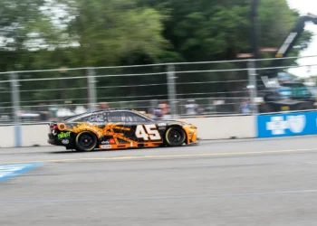 Tyler Reddick’s Epic Charge to 3rd Stuns Chicagoland in NASCAR Cup Showdown!