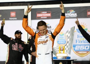 NASCAR Fans Revolt Against Insider’s Cruel Attack on Beloved Former Driver