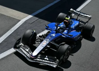 Carlos Sainz’s Reckless Move Shocks F1 Stewards – Warning Issued at British GP