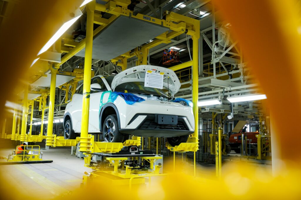 BYD inicia montagem de veículos elétricos no Brasil