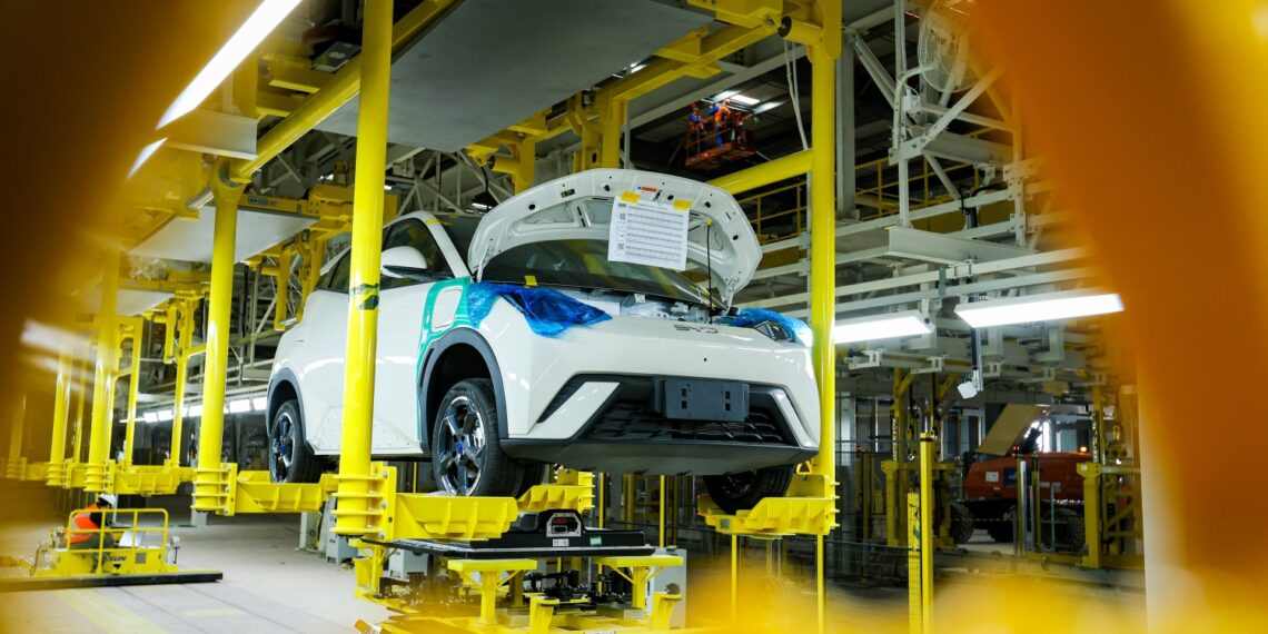 BYD inicia montagem de veículos elétricos no Brasil