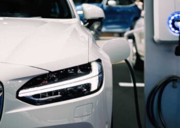 Novas matrículas de automóveis elétricos na UE recuam 6,1% em 2024
