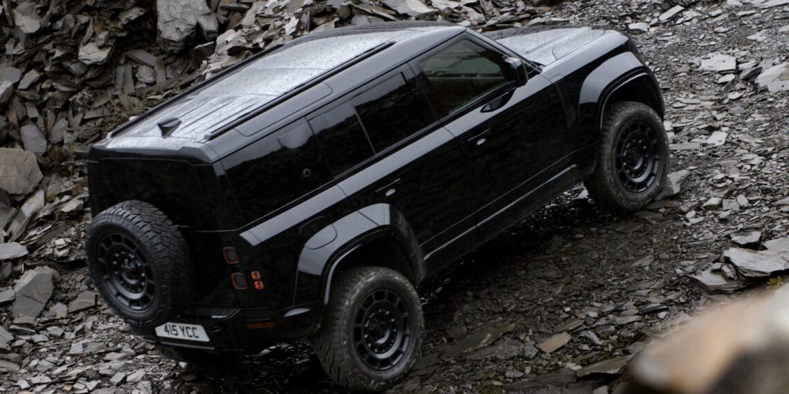 Defender OCTA ganha edição Black ainda mais radical