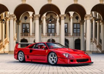 Este Ferrari F40 LM GTC destinado à pista pode ser seu