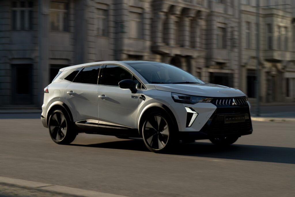 Mitsubishi Grandis está de volta agora em modo SUV