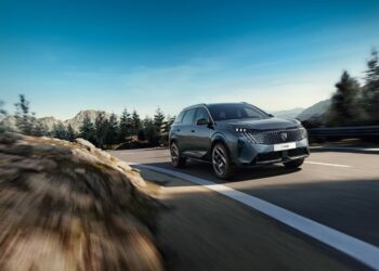 Peugeot abre encomendas e anuncia preços do E-3008 e E-5008 Dual Motor