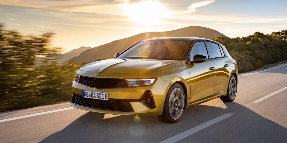 Renovado Opel Astra híbrido plug-in ganha mais potência e autonomia