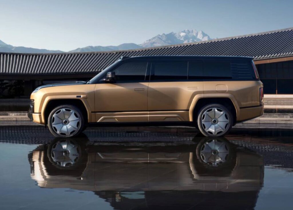 Yangwang U8L Dingshi Edition chega ao mercado chinês esta semana