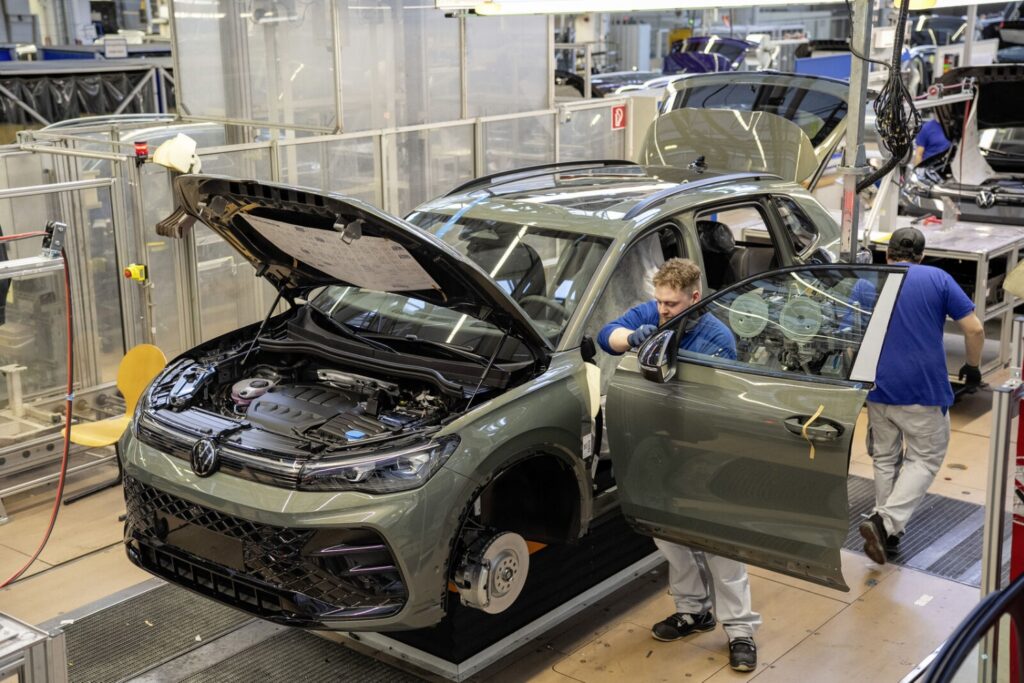Lucros do Grupo VW recuam no 2º trimestre pressionados pelas tarifas de importação dos EUA