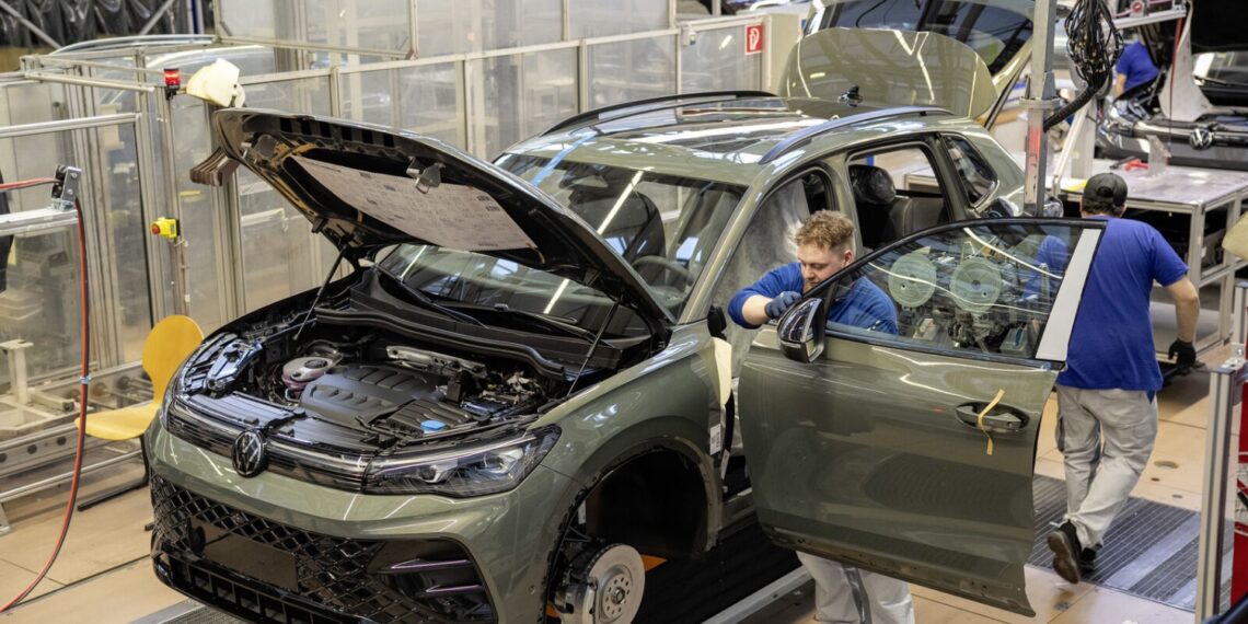 Lucros do Grupo VW recuam no 2º trimestre pressionados pelas tarifas de importação dos EUA