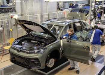 Lucros do Grupo VW recuam no 2º trimestre pressionados pelas tarifas de importação dos EUA