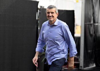 F1 Maverick Guenther Steiner ROARS Back: $20m Deal Shakes Motorsport World