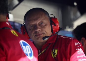 Ferrari Boss Shock Revelation: Lewis Hamilton’s Struggle Exposed – Will He Quit Scuderia?