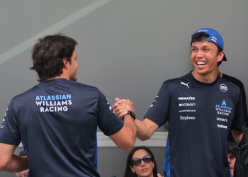 Albon Exposes Shocking Differences Between Verstappen and Sainz: The Learning Journey Unveiled!