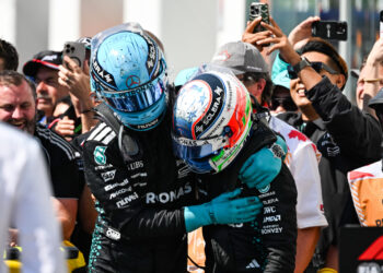 George Russell Sounds Alarm: Kimi Antonelli’s Mercedes Struggles Spark Controversy in F1!