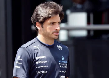 Carlos Sainz Declares Williams Must Achieve Fifth Place for F1 2025 Glory!