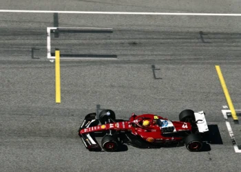 Lewis Hamilton Faces Heartbreaking Choice as Aston Martin Issues Shocking Driver Sacking Ultimatum