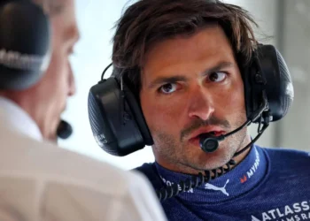 Ferrari’s Shocking Hamilton U-Turn: Former Star Carlos Sainz Set to Make Epic Return!